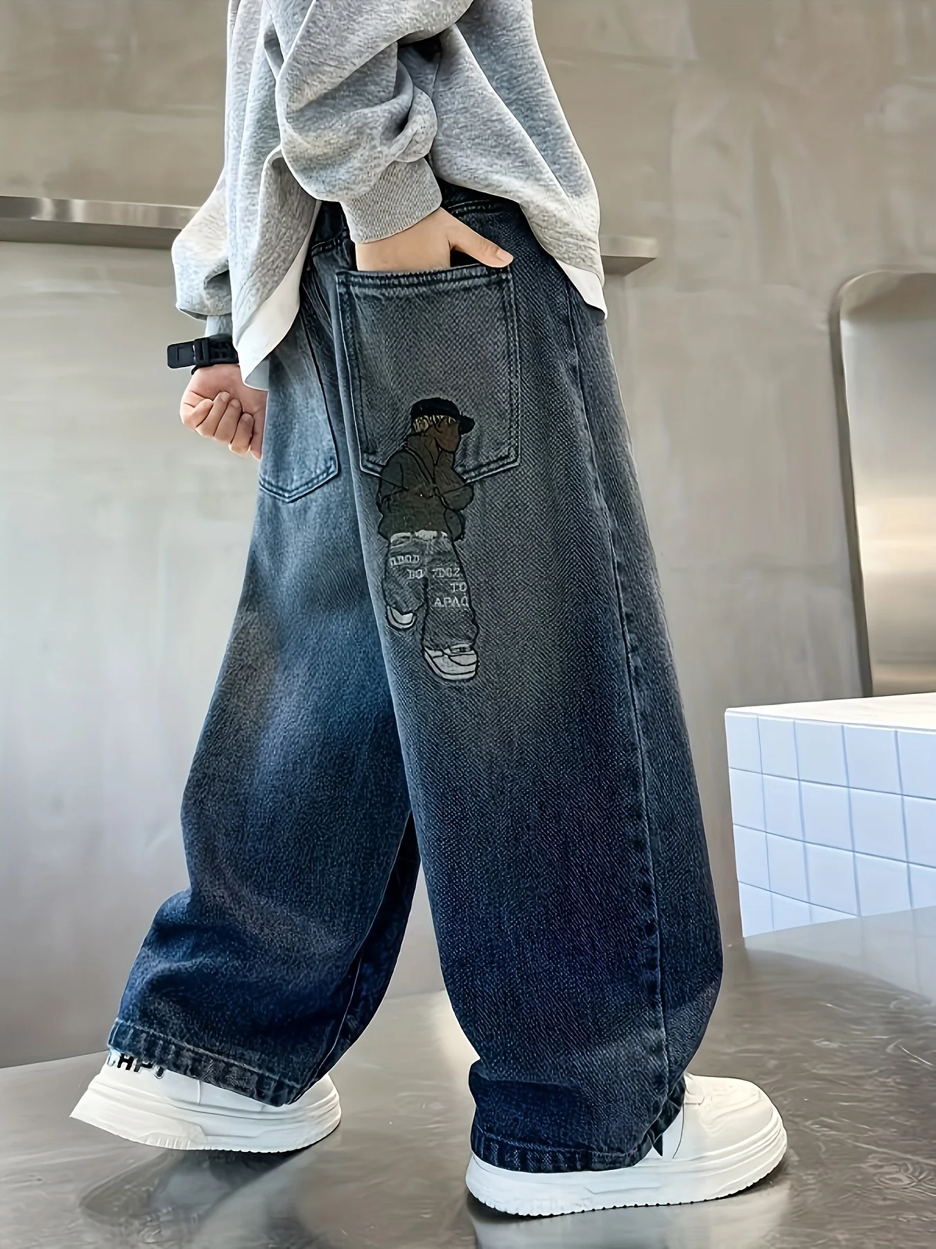 Boy's loose-fit trendy rear pocket embroidered design denim straight-leg pants, comfortable stretch elastic waist.
